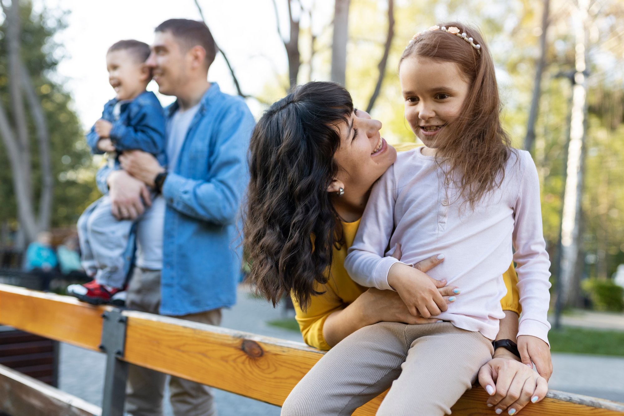 medium-shot-happy-parents-with-kids