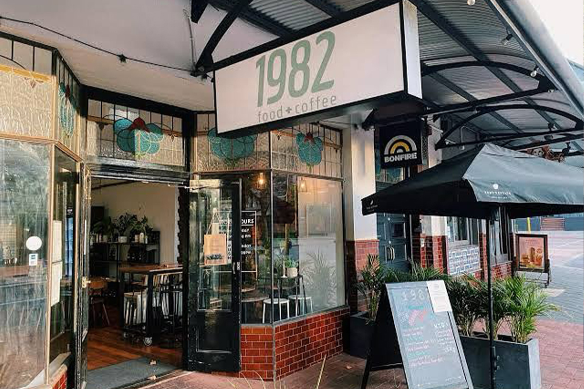 1200x800 1982 food cafe